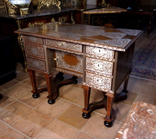 Mobilier Bureau et Secrétaire - Bureau Mazarin en marqueterie d’étain, époque Louis XIV