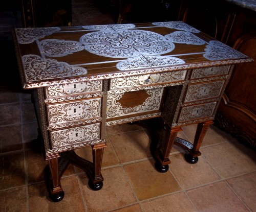 Bureau Mazarin en marqueterie d’étain, époque Louis XIV - Méounes Antiquités