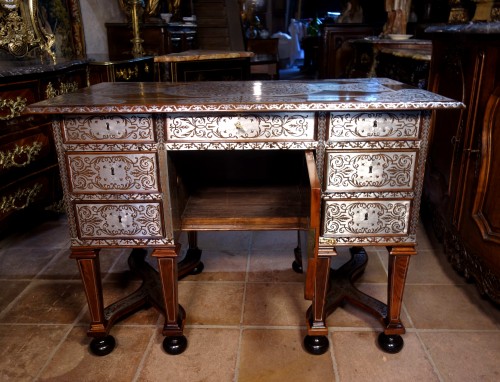 17th century - Mazarin desk in pewter marquetry, Louis XIV period