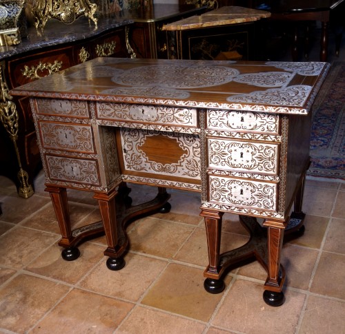 Mazarin desk in pewter marquetry, Louis XIV period - Louis XIV