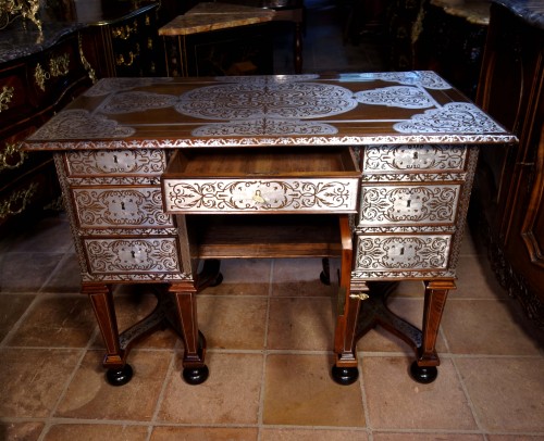 Louis XIV - Bureau Mazarin en marqueterie d’étain, époque Louis XIV