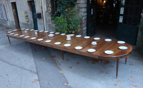 Antiquités - Table de banquet ou de conférence en acajou, sept mètres environ