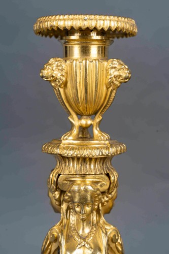 XIXe siècle - Paire de flambeaux en bronze doré d’après Jean-Démosthène Dugourc et François Rémond