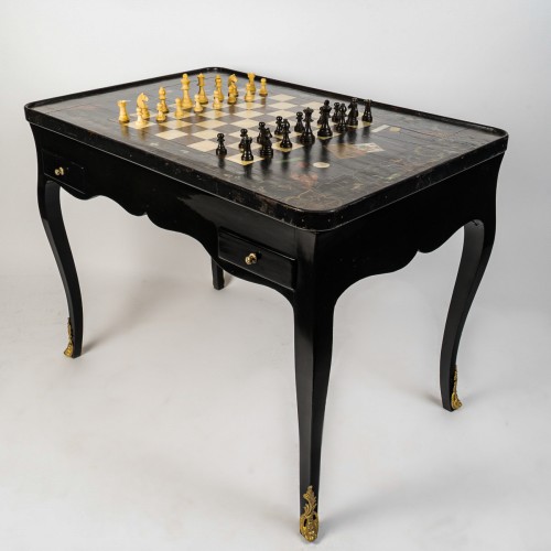 Table à jeux, échecs, dames et Tric-Trac en marqueterie et peinture époque Louis XV - Louis XV