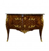 Commode Louis XV en marqueterie et bronze au C couronné Gilles Joubert et RVLC 
