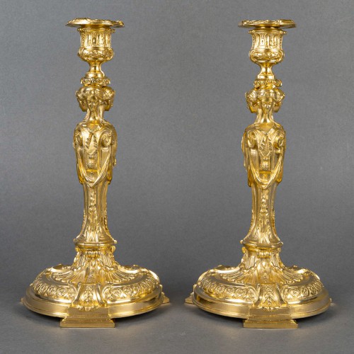Luminaires Bougeoirs et Chandeliers - Paire de flambeaux aux Vestales d’après Robert-Joseph Auguste 