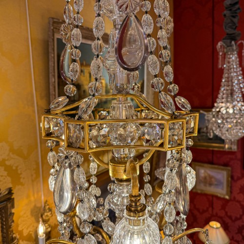Lustre en bronze ciselé et doré à décor de cristal signé Baccarat - MLD Antiquités