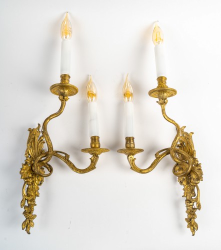 Paire d'appliques asymétriques en bronze doré, époque Régence (1715-1723) - Luminaires Style Régence