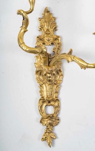 XVIIIe siècle - Paire d'appliques d’époque Louis XV en bronze doré au C Couronné vers 1745-1749