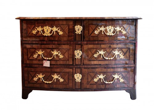 Dauphiné, Louis XIV period Commode with geometric marquetry Circa 1700
