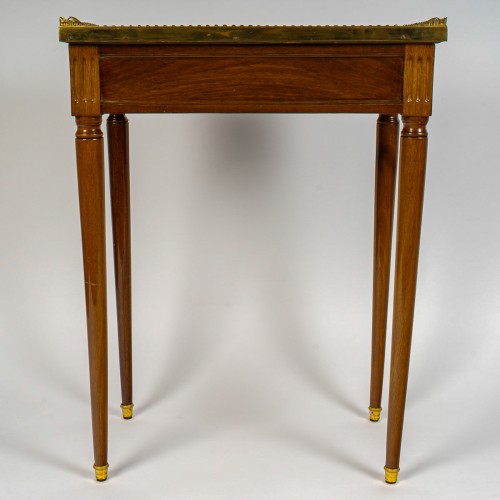 Mobilier Table & Guéridon - Isac Simon Rebour - Petite table de salon en acajou et marbre d’époque Louis XVI
