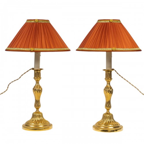 Paire de bougeoirs au Roi d'époque Louis XV montés en Lampes