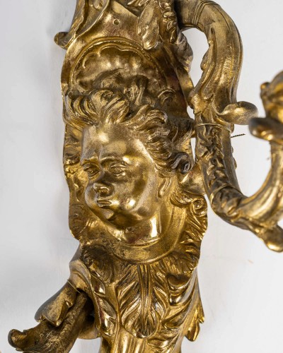 Paire d’appliques dite aux Zéphyrs en bronze ciselé et doré XIXe siècle - 