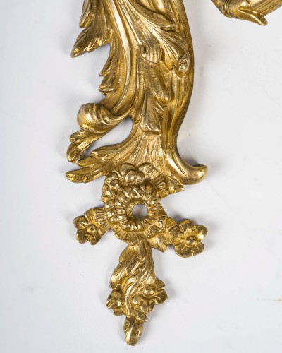Antiquités - Paire d’appliques dite aux Zéphyrs en bronze ciselé et doré XIXe siècle