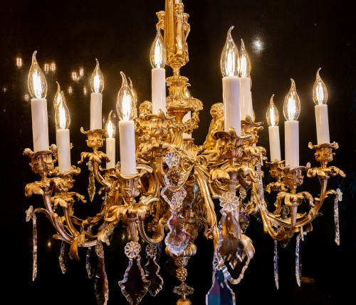 Antiquités - Victor Raulin (1867-1925) and Baccarat - Chandelier aux Amours in Gilt Bronze