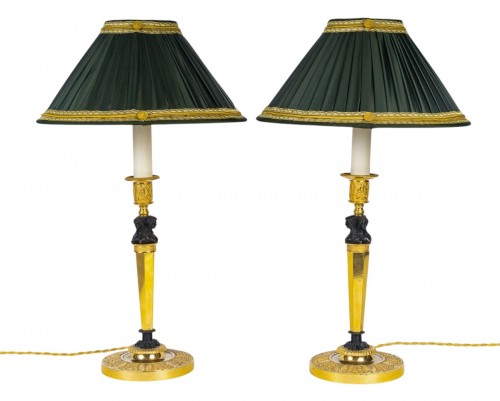 Paire de flambeaux Aux Merveilleuses vers 1810, montés en lampes