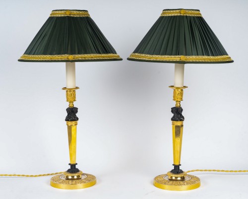 Luminaires Lampe - Paire de flambeaux Aux Merveilleuses vers 1810, montés en lampes