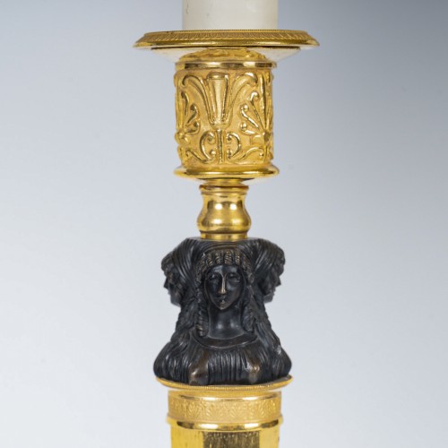 Paire de flambeaux Aux Merveilleuses vers 1810, montés en lampes - Empire