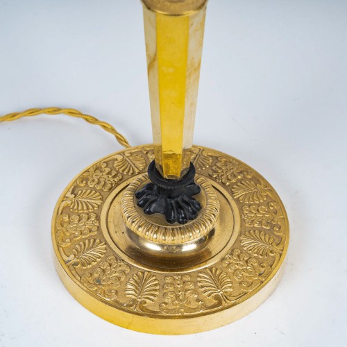 Antiquités - Paire de flambeaux Aux Merveilleuses vers 1810, montés en lampes