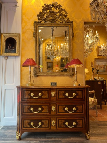 Antiquités - Miroir Louis XVI à fronton ajouré en bois doré d'attributs de musique 