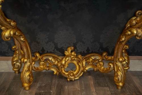 Antiquités - Console en bois sculpté et doré à décor Rocaille Italie fin du XVIIIe siècle