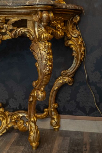 Antiquités - Console en bois sculpté et doré à décor Rocaille Italie fin du XVIIIe siècle
