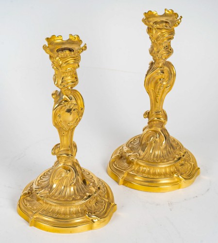 Antiquités - Paire de flambeaux aux papillons en bronze doré d’après Juste-Aurèle Meissonnier 