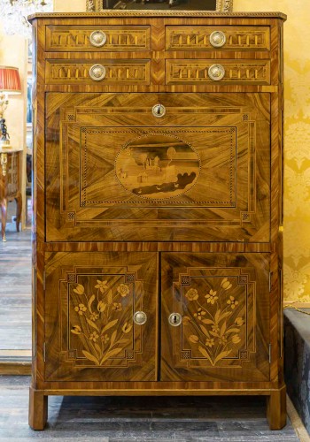 Secrétaire Louis XVI en bois de noyer à marqueterie de château moulin et fleurs - Mobilier Style Louis XVI