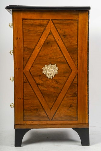 Antiquités - Chiffonnier en marqueterie à décor de fleurs et d’oiseaux époque Louis XIV vers 1700
