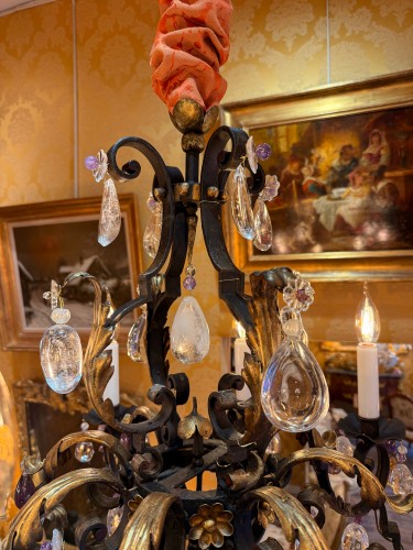 Luminaires Lustre - Lustre en fer forgé et doré décoré de cristal de roche et d'améthystes, vers 1870