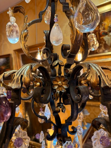  - Lustre en fer forgé et doré décoré de cristal de roche et d'améthystes, vers 1870