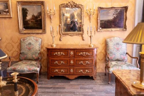 Louis XIV period marquetry commode decorated with a Ducal Crown Circa 1700 - Furniture Style Louis XIV