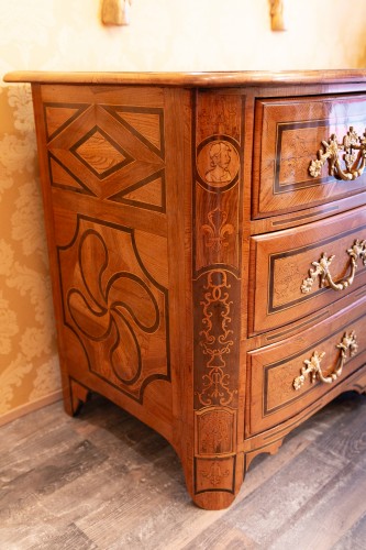 Louis XIV period marquetry commode decorated with a Ducal Crown Circa 1700 - 