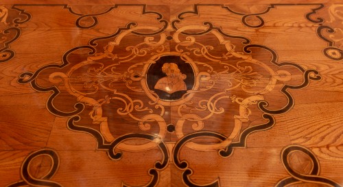 Antiquités - Louis XIV period marquetry commode decorated with a Ducal Crown Circa 1700