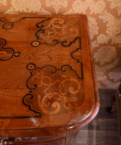 Antiquités - Louis XIV period marquetry commode decorated with a Ducal Crown Circa 1700