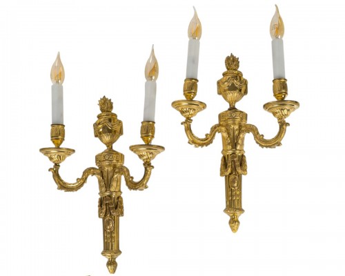 Paire d’appliques en bronze ciselé et doré d’époque Louis XVI