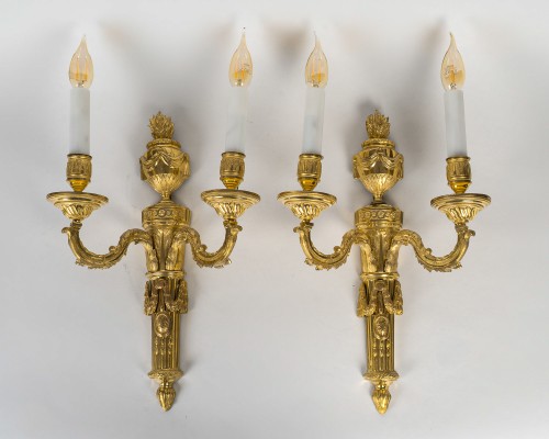 Luminaires Appliques - Paire d’appliques en bronze ciselé et doré d’époque Louis XVI