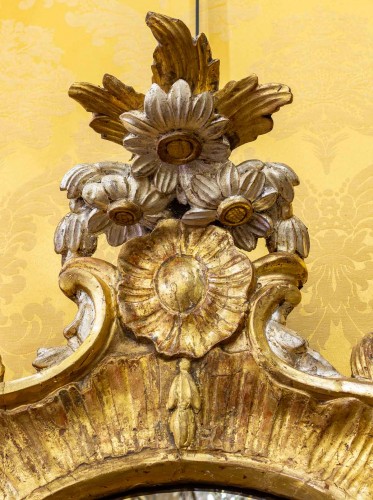 18th century - Large Italian mid-18th-century carved gilded and silvered wood mirror