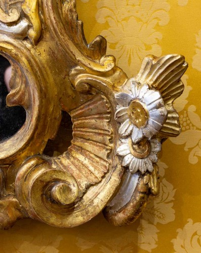 Louis XV - Large Italian mid-18th-century carved gilded and silvered wood mirror