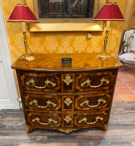 Dauphiné Commode with Heart Marquetry from the Louis XIV Period, circa 1700 - Furniture Style Louis XIV