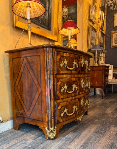 Louis XIV - Dauphiné Commode with Heart Marquetry from the Louis XIV Period, circa 1700