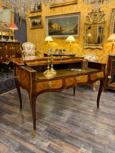 Mobilier Bureau et Secrétaire - Bureau mécanique à marqueterie florale estampillé Jean-Baptiste Tuart