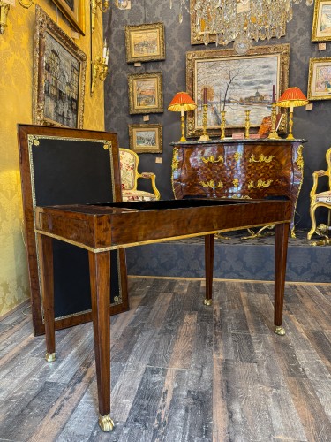 Mobilier Table à Jeux - Martin-Guillaume Biennais Au Singe Violet - Table Tric-Trac en acajou moucheté époque Empire