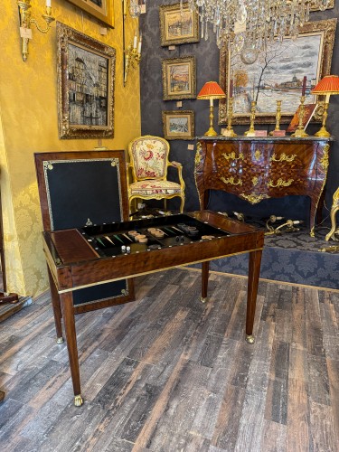 Antiquités - Martin-Guillaume Biennais Au Singe Violet - Table Tric-Trac en acajou moucheté époque Empire