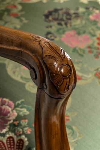 Pair of Large and Low Walnut Armchairs, French Regence Period circa 1720 - French Regence
