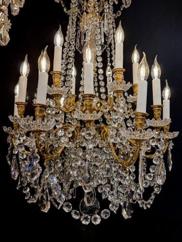 Antiquités - Baccarat- Eighteen Lights Chandelier in Chiseled and Gilded Bronze 
