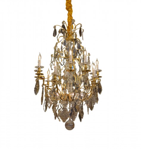 Important lustre Baccarat en bronze doré et décor de cristal