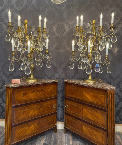 Luminaires Bougeoirs et Chandeliers - Paire d’importantes girandoles en bronze doré et décor de cristal taillé vers 1890