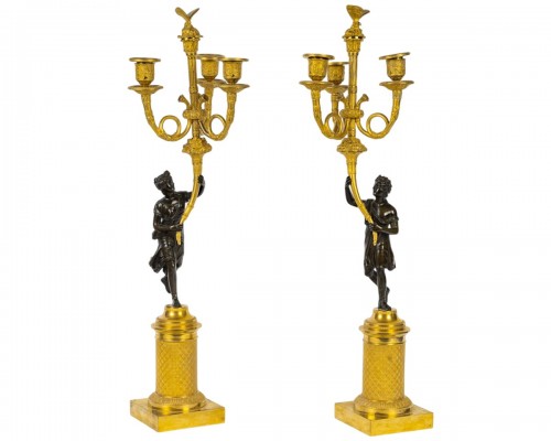 Paire de candélabres Empire en bronze à décor de figures antiques, vers 1805