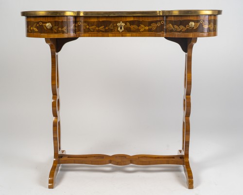 Mobilier Table & Guéridon - André-Louis Gilbert (1746–1809) – Table écritoire à marqueterie de chasse, vers 1775
